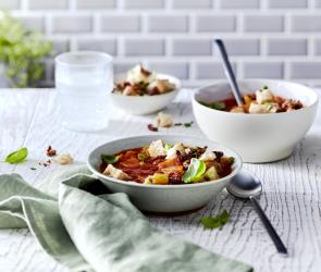 Tomatensuppe mit Brot-Topping