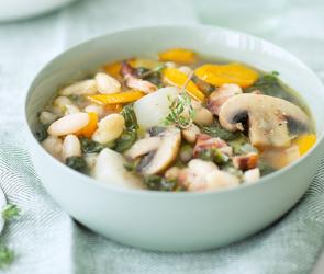 Weiße-Bohnen-Suppe mit Speck