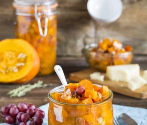 Kürbis-Trauben-Chutney mit Ingwer