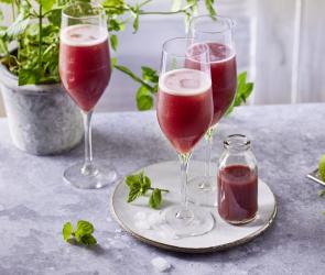 Alkoholfreier Früchtetee-Kaki-Secco