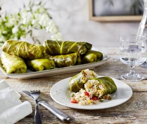 Spitzkohl-Rouladen mit Reisfüllung