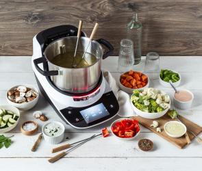 Gemüsefondue im Cookit mit Gemüsebeilagen.