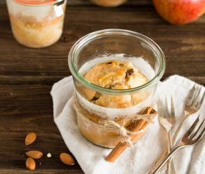 Kleine Bratapfelkuchen im Glas