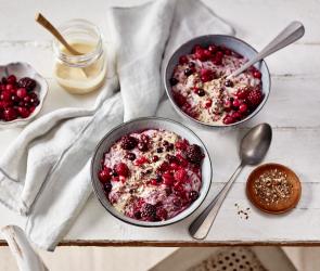 Glutenfreier Beeren-Porridge