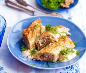 Überbackene Vollkornpfannkuchen mit Wirsingfüllung