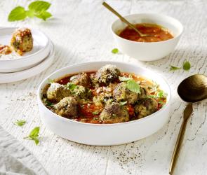 Auberginenbällchen mit Tomatensauce