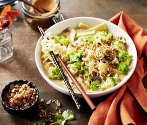 One-Pot-Mie-Nudeln mit Gemüse