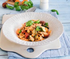 Farfalle mit Tomaten-Cashew-Pesto