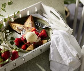 Armer Hase mit Erdbeerkompott