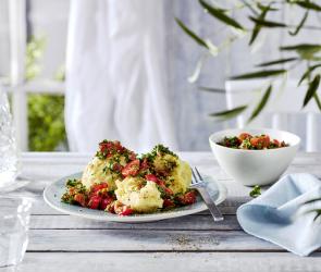 Kartoffelklöße mit Tomatensalsa