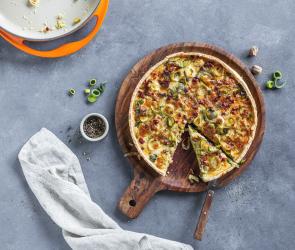 Klassische Quiche Lorraine in der Tatin-Form gebacken.