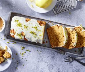 Veganer Rüblikuchen mit Frischkäse-Frosting