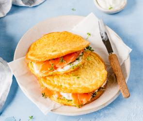 Cloud Bread Sandwich mit Räucherlachs
