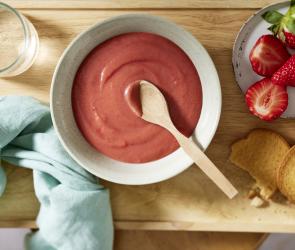 Erdbeermus mit Zwieback