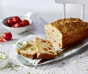 Herzhafter Kuchen mit Schinken & Tomaten