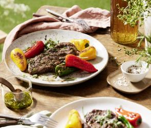 Rib-Eye-Steak mit Grill-Paprika