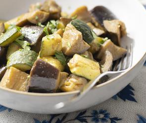 Zucchini und Auberginen mit Gewürzen