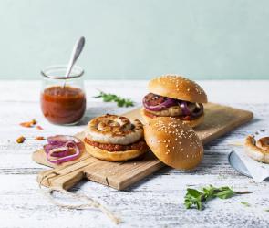 Selbstgemachter Wurstschnecken-Burger