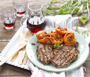 Minutensteaks mit pikanten Aprikosen