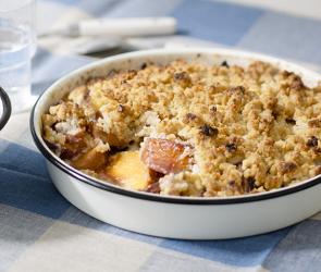 Pfirsich-Crumble mit Haferflocken
