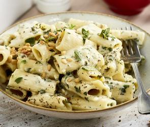 One-Pot-Pasta mit Feta-Kräuterrahm