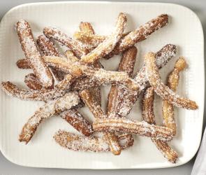 Churros frittiert mit Zucker und Schokosauce