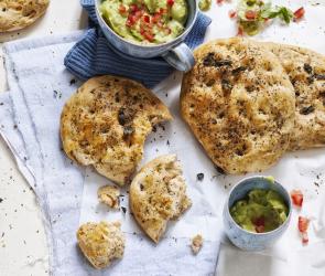 Fladenbrot mit getrockneten Tomaten