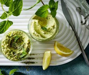 Kräuter-Feta-Hummus