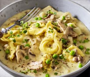 One-Pot-Rezept für Tortellini-Pilzragout