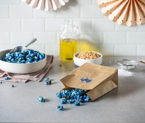 Blaues Popcorn für deinen Kinoabend.