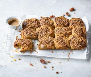 Süße Kürbishefeschnecken