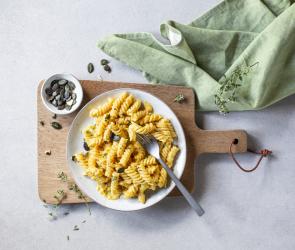 Vegane One-Pot-Pasta mit Kürbis
