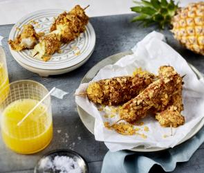 Knusprige Hähnchen-Ananas-Spieße