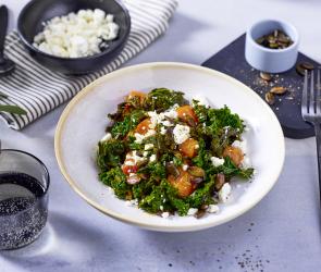 Lauwarmer Grünkohlsalat mit Süßkartoffel