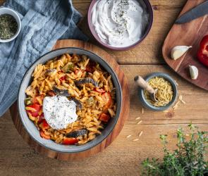 Kritharaki Rezept mit Aubergine und Zucchini.