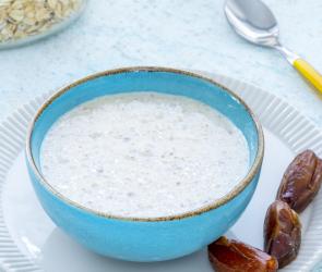 Hafer-Babybrei mit Sanddornsaft und Datteln