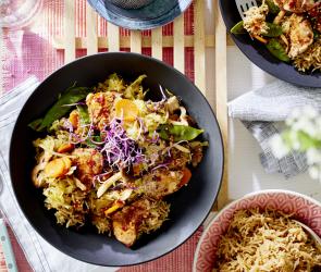 Frisches Asia-Gemüse mir würzigem Schweinefleisch.