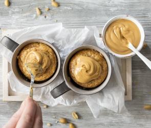 Tassenkuchen mit Erdnussbutter