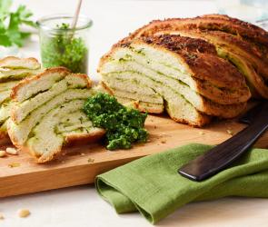 Kräuter Babka angeschnitten.