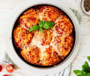 Bubble Pizza mit Basilikum und Tomaten