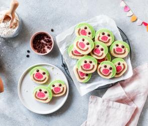 Bunte Clown Kekse mit Gesicht