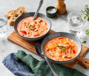 Gyros Suppy in Schüsseln.