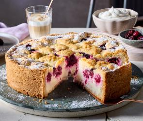 Brombeerkuchen mit Quark und Streuseln