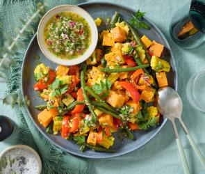 Paprika-Mais-Gemüse mit Süßkartoffeln