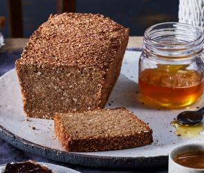 Rustikales Schwarzbrot