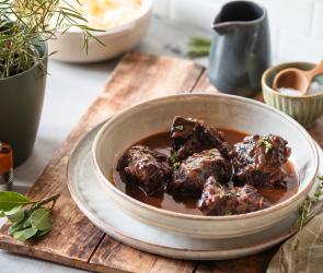 Ochsenbäckchen in Rotweinsauce