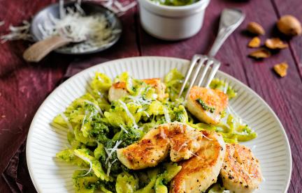 Farfalle mit Pesto und Hähnchen