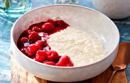 Milchreis mit heißen Kirschen