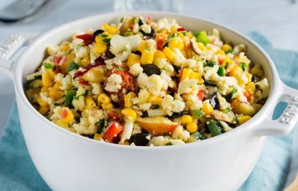 Schüssel mit Blumenkohlsalat aus dem Cookit.