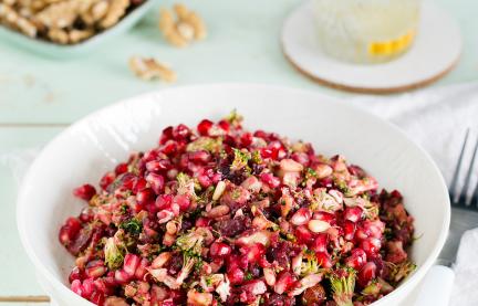 Rote-Bete-Brokkoli-Salat mit Granatapfelkernen